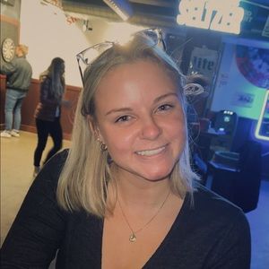 Meet your Posher, Chloe